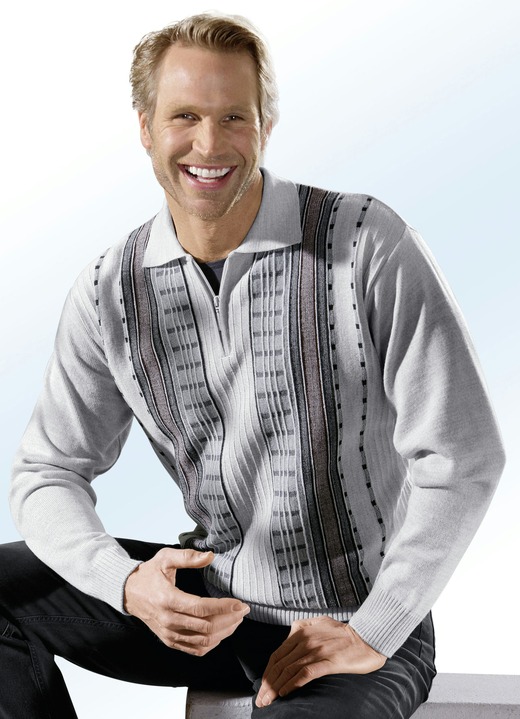 Gemustert - Faszinierender Polopullover mit kurzem Reissverschluss Gemustert - Faszinierender Polopullover mit kurzem Reissverschluss, in Größe 046 bis 062, in Farbe SILBERGRAU MELIERT