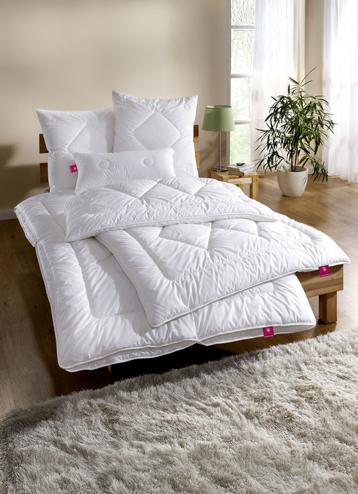 Bettwaren - Bettwarenprogramm mit Aloe Vera-Veredelung, in Größe 103 (135/200 cm) bis 110 (155/220 cm), in Farbe WEISS, in Ausführung Leicht-Steppbett Ansicht 1