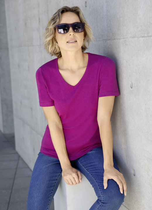 Kurzarm - Shirt mit hohem Tragekomfort in 10 Farben, in Größe 034 bis 052, in Farbe MAGENTA Ansicht 1