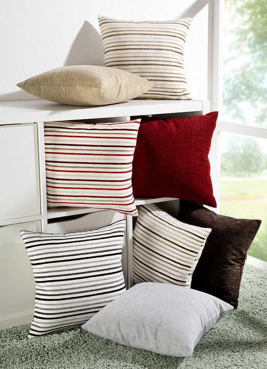 Dekokissen & Hüllen - Kissenbezug in Jacquard-Qualität, in Größe 105 (40x40 cm) bis 110 (50x50 cm), in Farbe BORDEAUX Ansicht 1