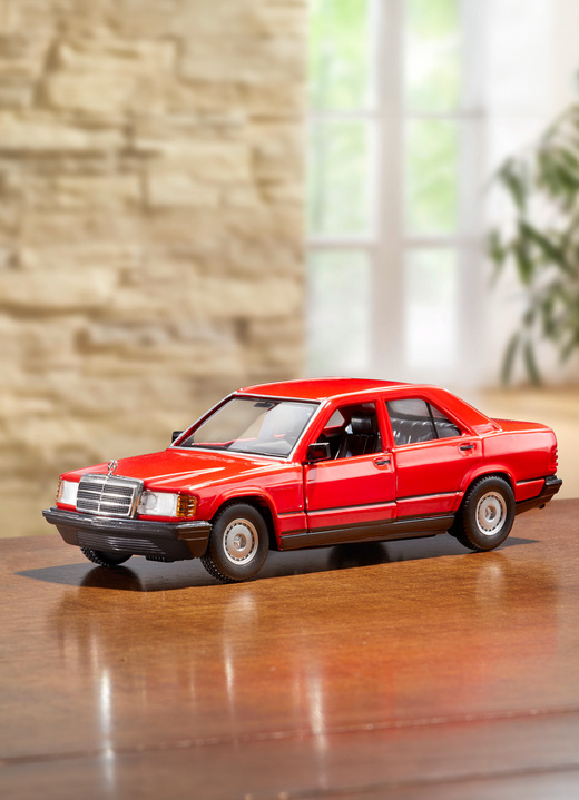Wohnaccessoires - Kult-Mercedes 190E (1987), in Farbe ROT