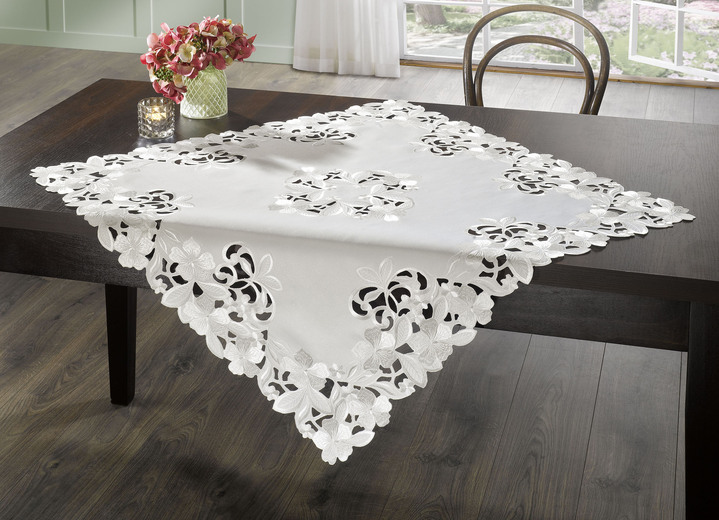 Wohnaccessoires - Bestickte Tisch- und Raumdekoration, in Größe 100 (Deckchen oval, 30/ 45 cm) bis 404 (Kissenbezug, 40/ 40 cm), in Farbe OLIV Ansicht 1