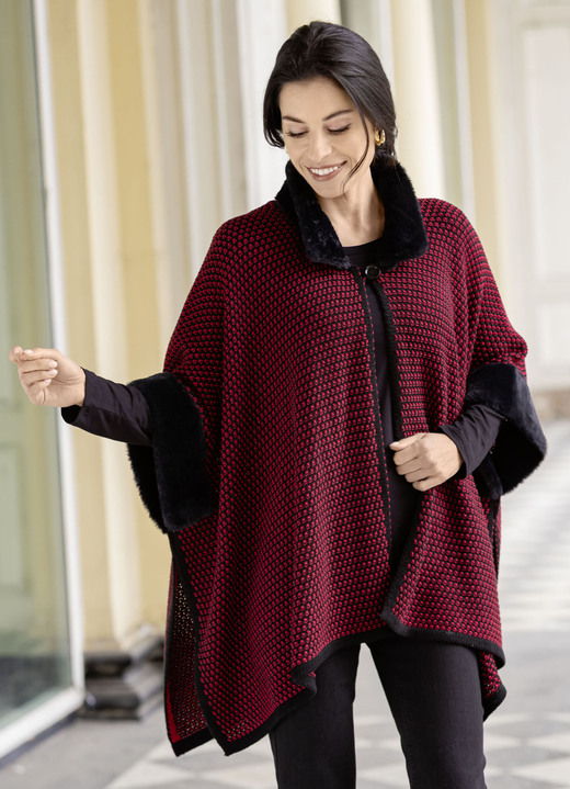 Strickjacken - Poncho mit Kunstpelzbesätzen Strickjacken - Poncho mit Kunstpelzbesätzen, in Größe 1(36-42) bis 3(50-54), in Farbe SCHWARZ-ROT