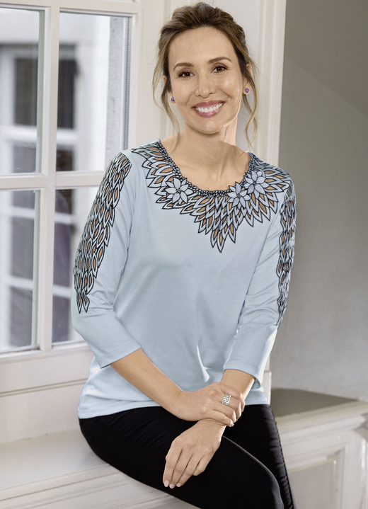3/4-Arm - Shirt mit aufwendig bestücktem Tüll in 3 Farben, in Größe 036 bis 052, in Farbe BLEU Ansicht 1
