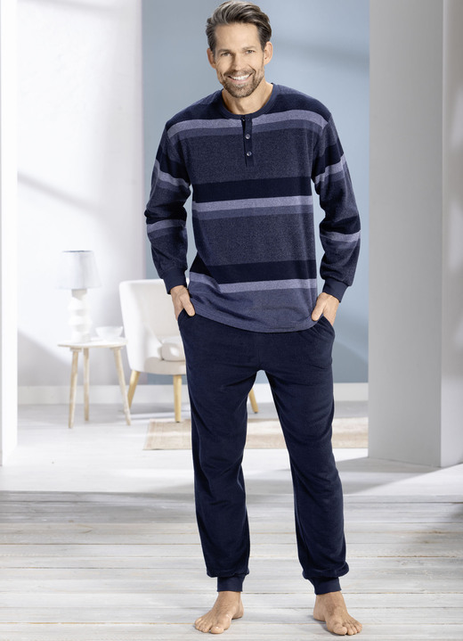 Pyjamas - Frottier-Schlafanzug mit Knopfleiste Pyjamas - Frottier-Schlafanzug mit Knopfleiste, in Größe 046 bis 062, in Farbe JEANSBLAU-MARINE