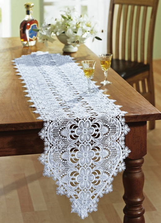 Tischdecken - Zauberhafte Tischdekoration aus wollweißer Spitze, in Größe 135 (Läufer, 30/ 50 cm) bis 303 (Kissenbezug, 40/ 40 cm), in Farbe WOLLWEISS Ansicht 1