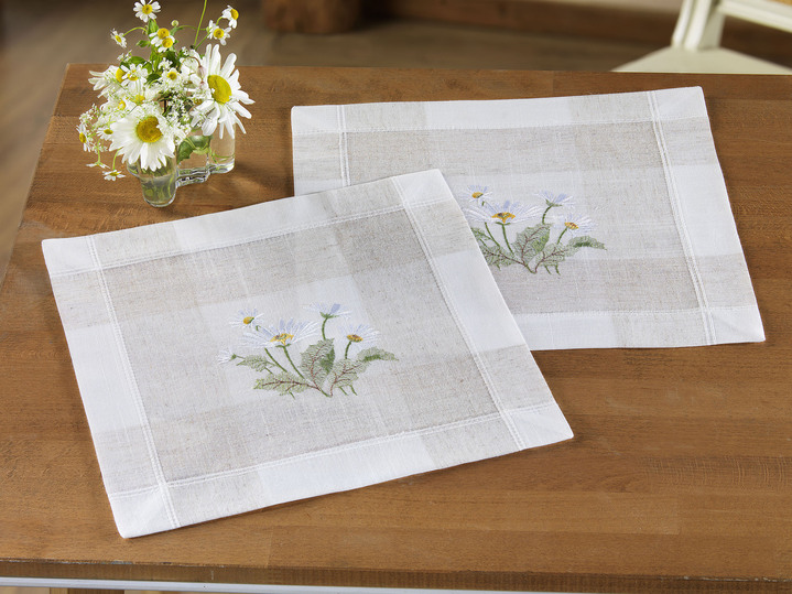 Tischdecken - Tisch- und Raumdekoration mit Blümchen-Dessin, in Größe 101 (Deckchen, 35x 50 cm) bis 300 (2 Deckchen, 35x 35 cm), in Farbe SEKT-BUNT Ansicht 1