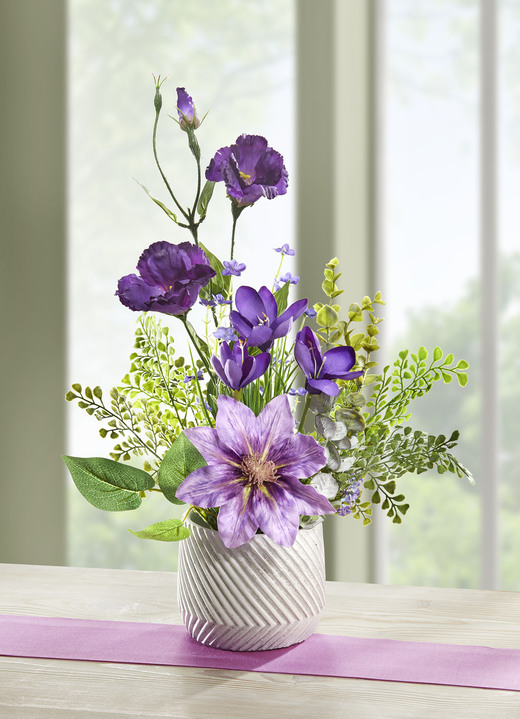 - Lysianthus-/Clematis-Arrangement in weissem Keramiktopf, in Farbe VIOLETT-GRÜN