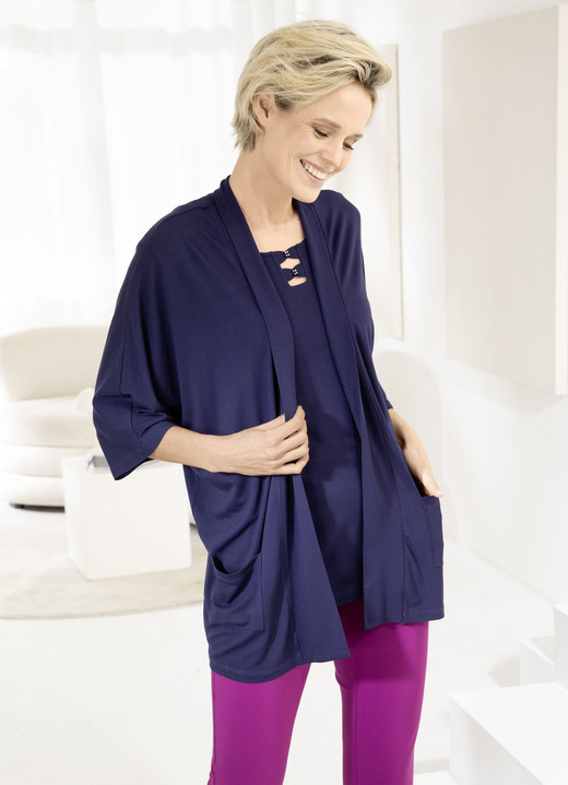 Shirtjacken - Shirtjacke mit aufgesetzten Taschen in 2 Farben Shirtjacken - Shirtjacke mit aufgesetzten Taschen in 2 Farben, in Größe 038 bis 054, in Farbe MARINE