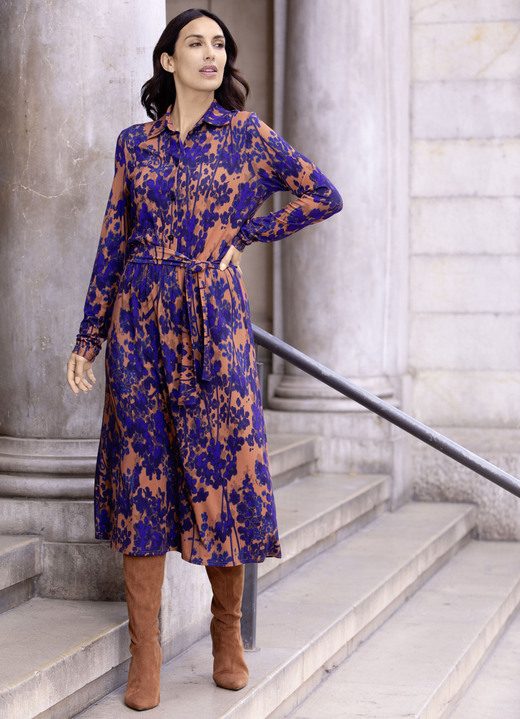 Langarm - Kleid mit Bindegürtel Langarm - Kleid mit Bindegürtel, in Größe 036 bis 052, in Farbe COGNAC-BLAU-MARINE-BUNT