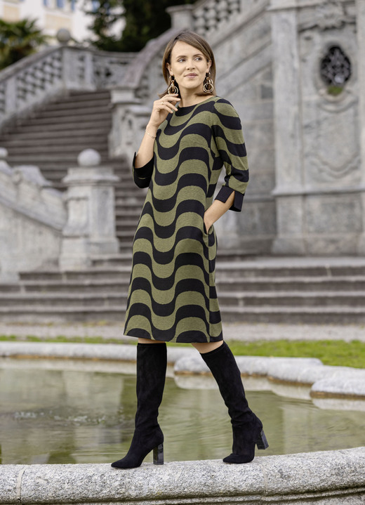 Strickkleider - Kleid in Schlupfform Strickkleider - Kleid in Schlupfform, in Größe 036 bis 052, in Farbe KHAKI-SCHWARZ