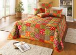 Tagesdecke und Kissenbez&uuml;ge in Patchwork-Optik 