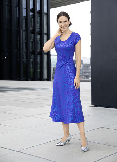 Kleid mit raffinierter Knotenoptik 