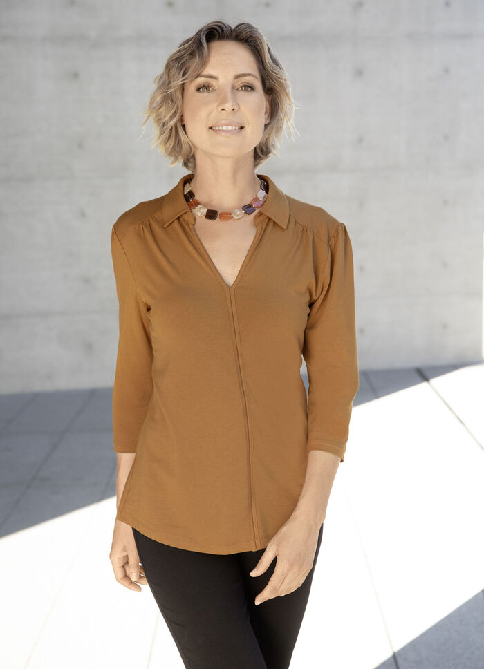 Poloshirt mit Zierblende in 2 Farben COGNAC