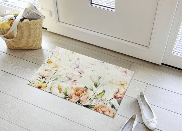Ansprechende Fussmatte mit Blüten und Schmetterlinge 