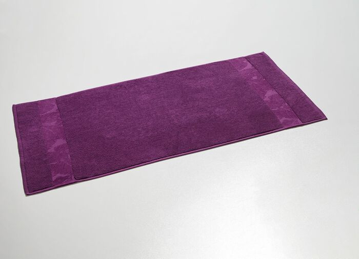 Barfussweicher Badteppich mit nat&uuml;rlichem Bl&auml;tter-Dessin BEERE