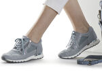 Caprice, bequeme Damen-Sneaker, Weite H, mit herausnehmbarem Fussbett JEANS