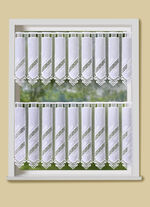 Kleinfenster-Store mit Macramé-Abschluss 