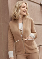 Strickjacke mit größeren Taschen 