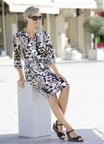 Kleid Kleid mit V-Ausschnitt 