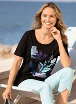 Schwarzes Shirt mit Kontrastdruck 