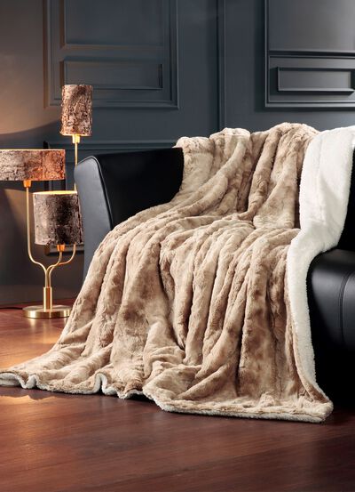 Kuschelweiche und w&auml;rmende Wohndecke 