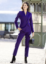 Hosenanzug in trendstarkem Aubergine 