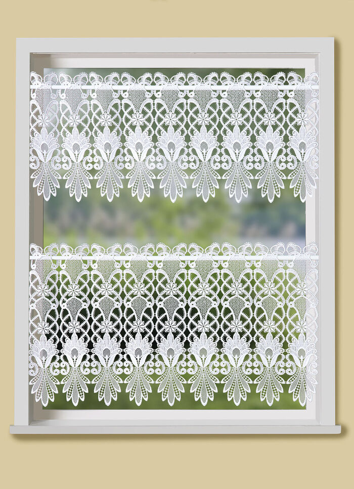 Kurzvorhang mit aufwendigem Macramé-Abschluss 