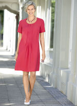 Kleid mit aufspringenden Fältchen 