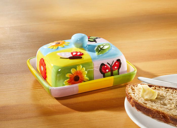 Farbenfrohe Geschirr-Serie aus Steingut 