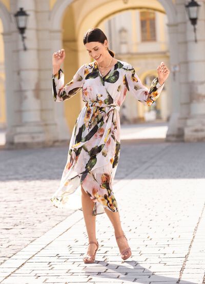 Kleid mit Bindegürtel 