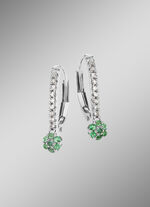 Edle Ohrringe mit 18 Diamanten und echt Smarad 