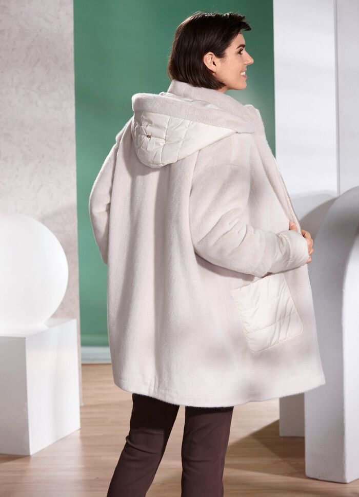 Jacke im angesagten Materialmix 