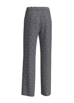 Hose mit aktueller Beinweite 