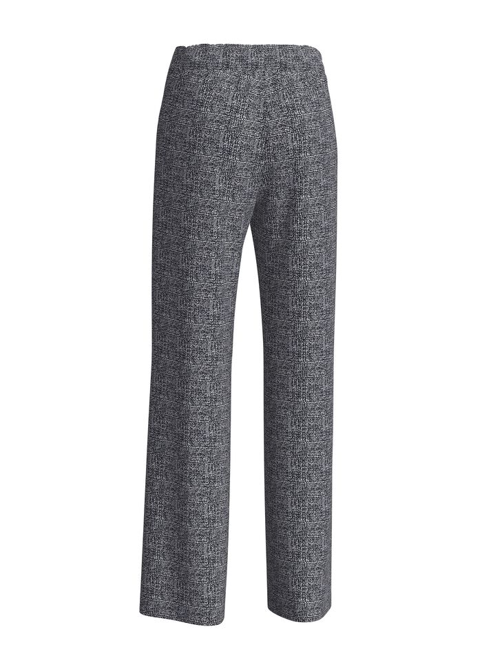 Hose mit aktueller Beinweite 