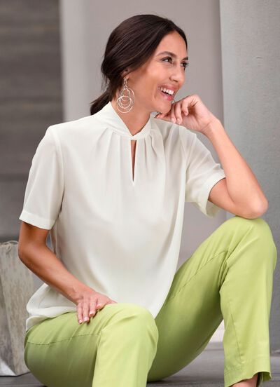 Tunika mit raffiniert gearbeitetem Stehkragen 