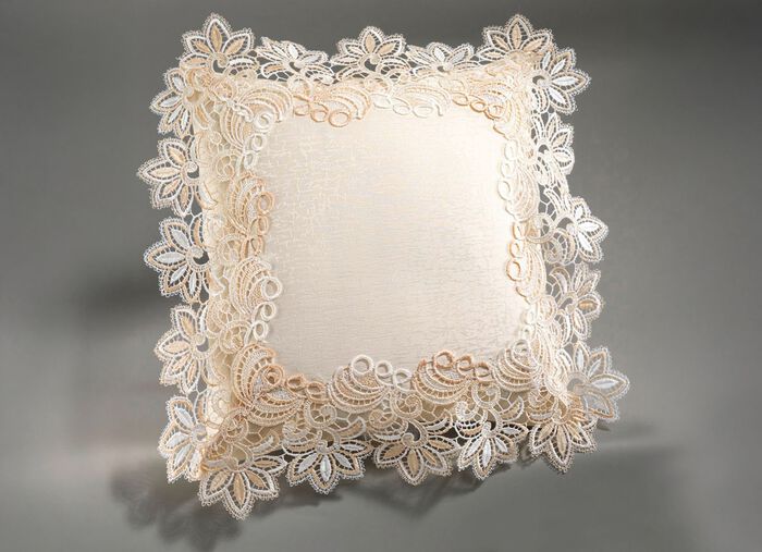 Elegante Raumdekoration mit 2-farbiger Makramee-Spitze 