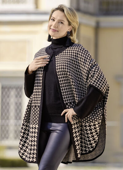 Poncho in offener Form 