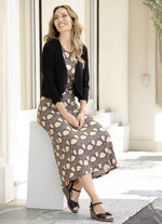 Kleid mit schwarzem Zierband  