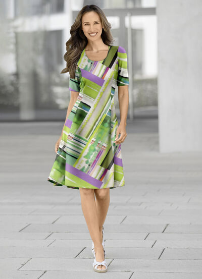 Kleid in schwingender Form 