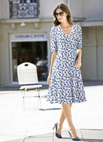 Kleid mit ausgestelltem Rockteil 