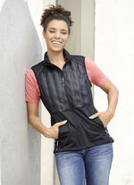 Funktionsweste in aktuellem Materialmix 