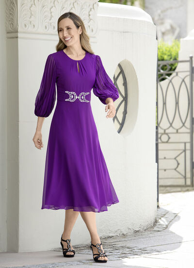 Kleid mit funkelnder Schmuckstein-Applikation 