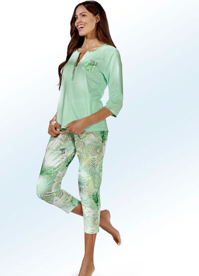 e.Femme Pyjama mit 3/4-langen Ärmeln und 7/8-langer Hose 