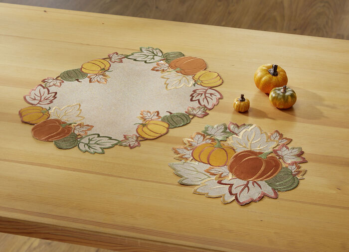 Tisch- und Raumdekoration mit Glanzgarn ECRU