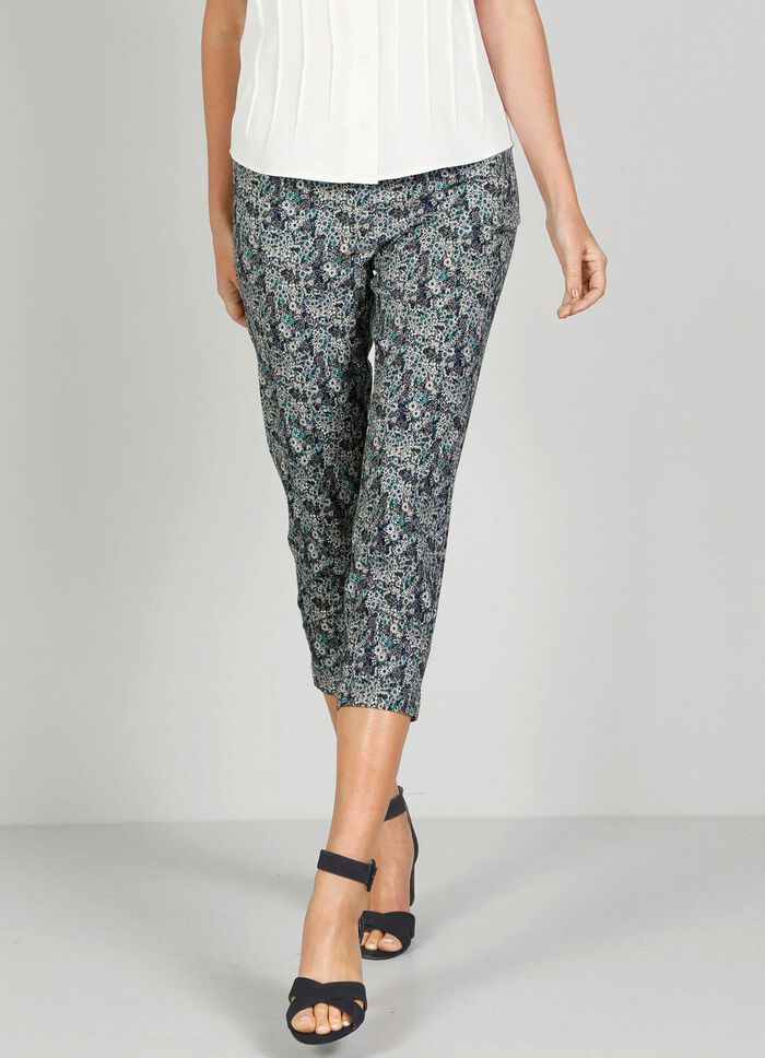 Hose mit Seitentaschen und seitlichen Schlitzen  