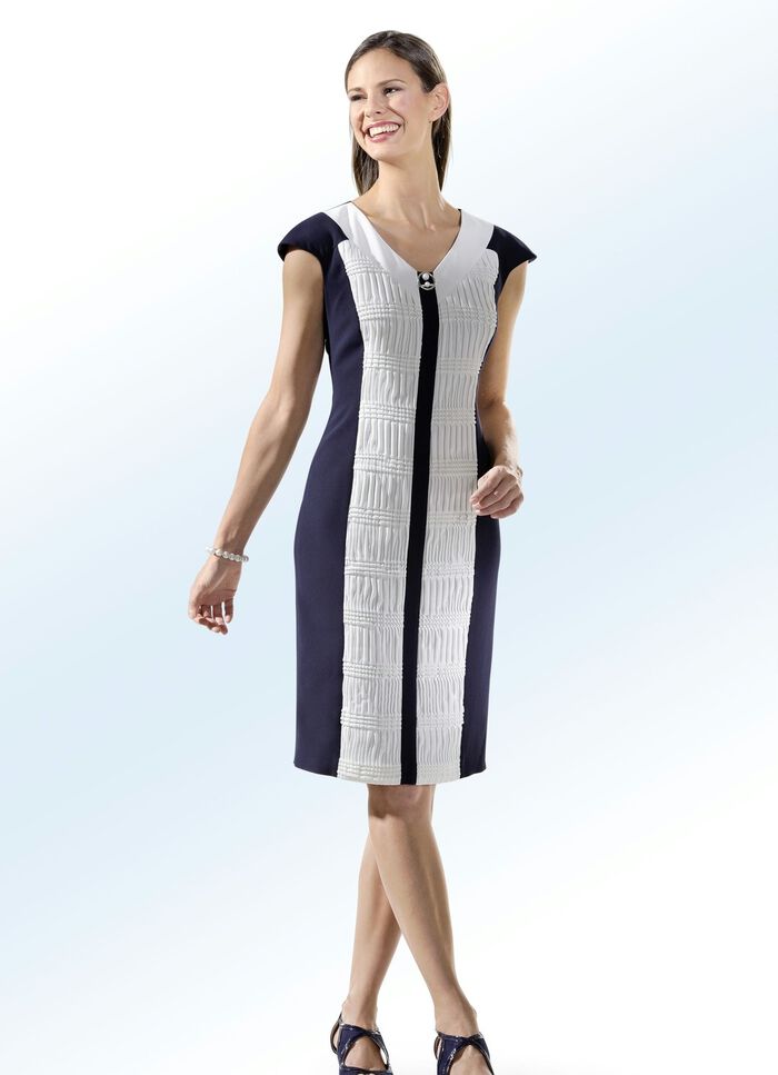 Party-Kleid mit Schmuckbrosche 