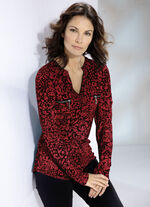 Shirt mit V-Schlitz in 4 Farben ROT-SCHWARZ