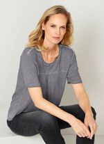 Shirt mit modischen Nietenzier 