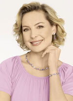 Ohrstecker mit Kristallen in Pink 